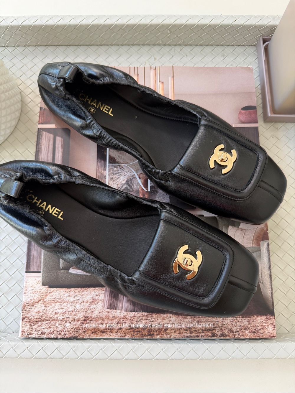Chanel Blazy Black Lambskin Square Toe CC Logo Turn-lock Crunchy Ballet Flats - Picture 4 of 16